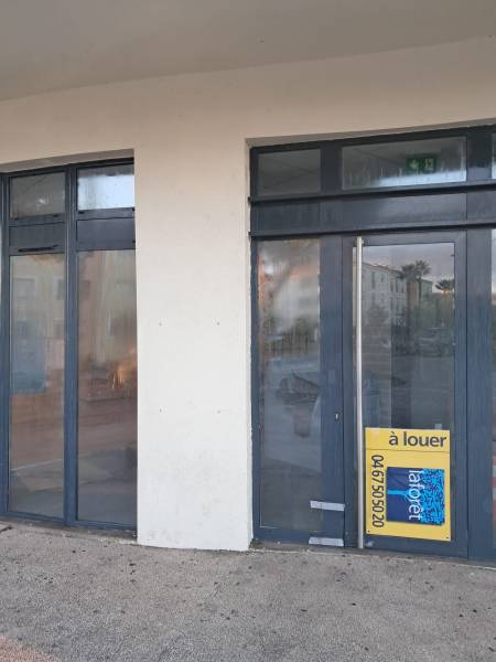 Lessivage de vitreries pour les commerces sur Montpellier et alentours