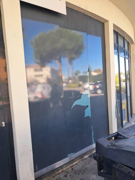 Lessivage de vitreries pour les commerces sur Montpellier et alentours