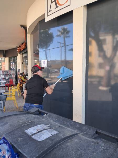 Lessivage de vitreries pour les commerces sur Montpellier et alentours